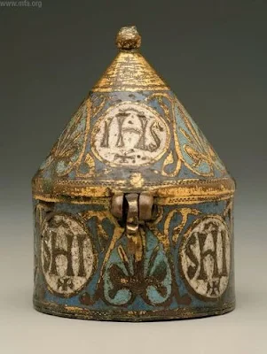 _resources/New Liturgical Movement The Hanging Pyx/98fcc5bdd2f6d1c5c77064b501a79860_MD5.webp